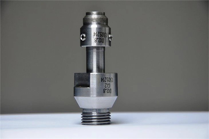 Threaded split drill bit for automotive glass-2